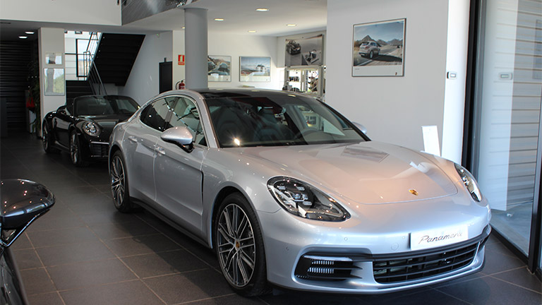 Centro Porsche Sevilla — Interior