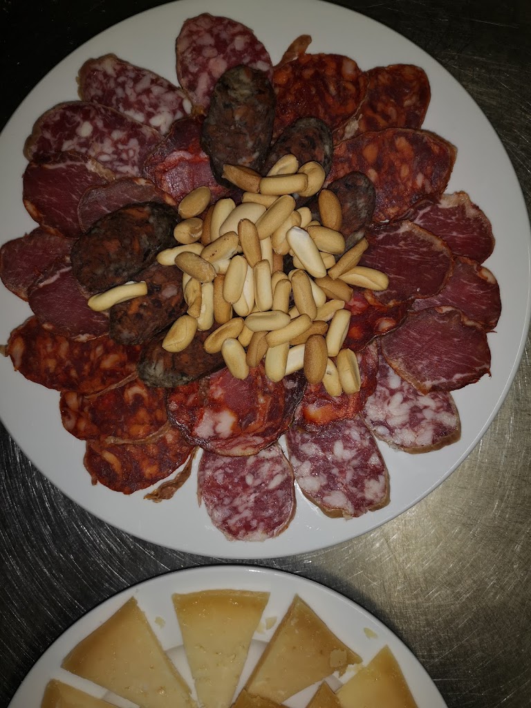 Meson El Chato — Comida y bebida