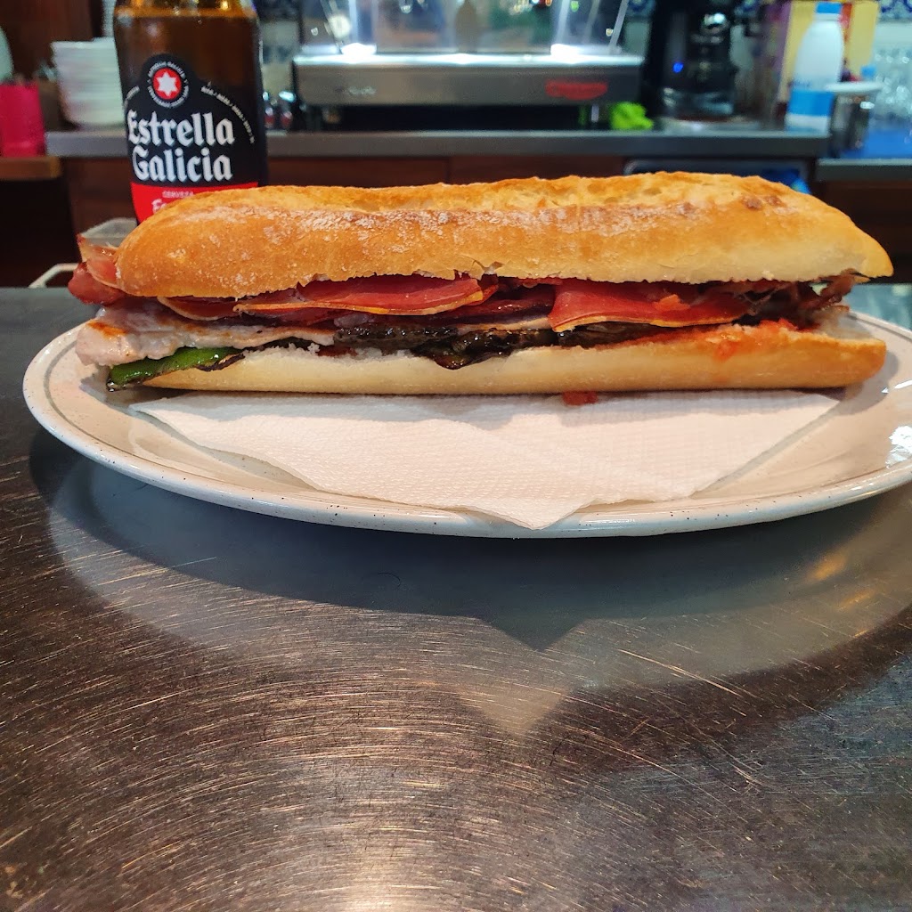Joei Bar — Comida y bebida