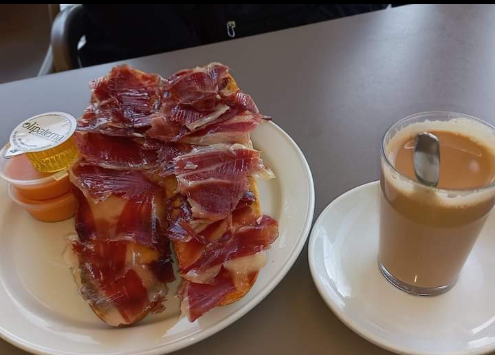 Bar El Granaino — Comida y bebida