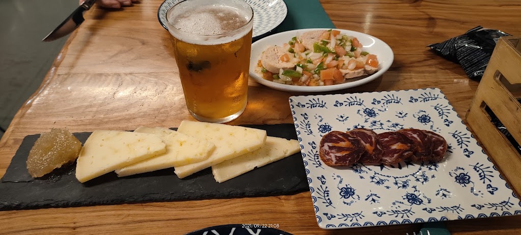 Restaurante L'Agustina — Comida y bebida
