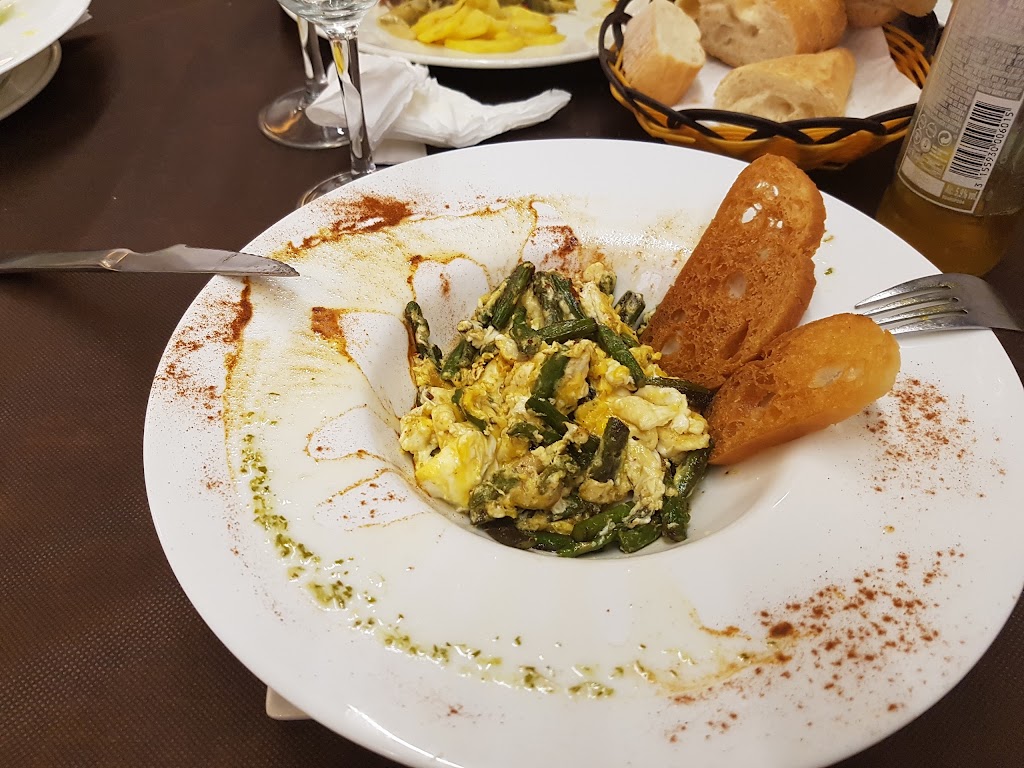 Restaurante Avenida — Comida y bebida