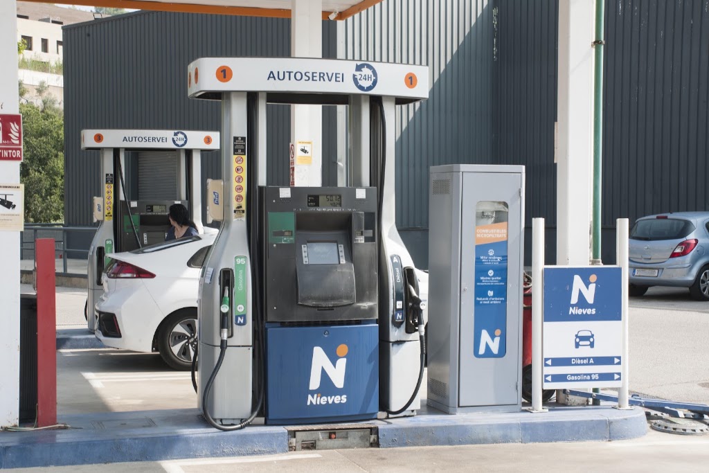 Gasolinera Nieves Olesa Este — Estacion de servicio