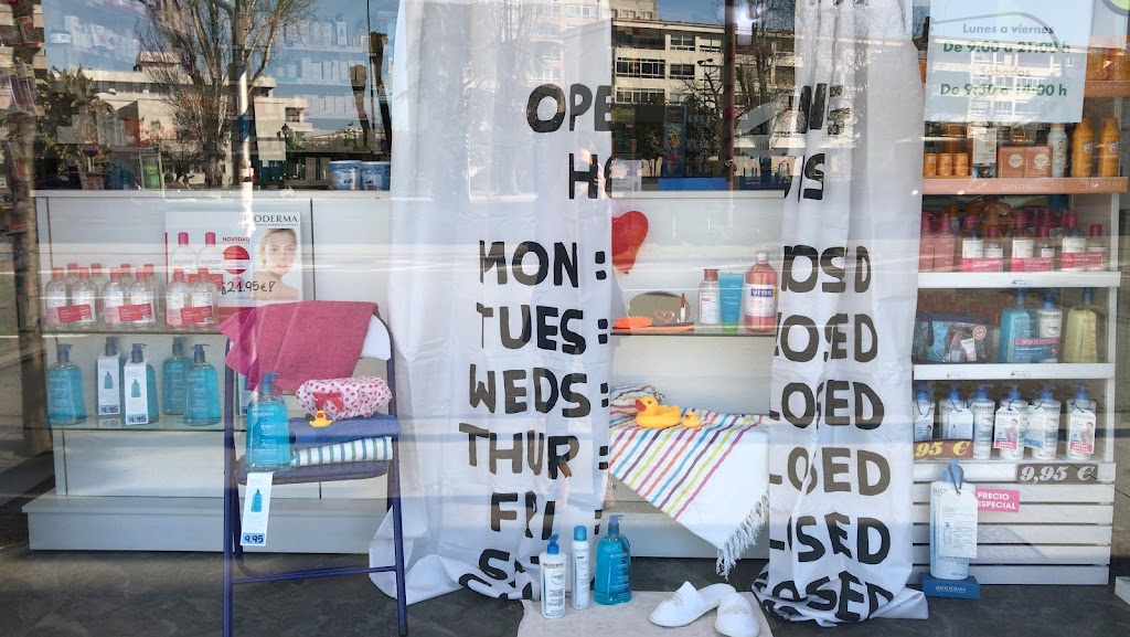 Farmacia Traviesas / Lcda. Esperanza Gonzalez Varela