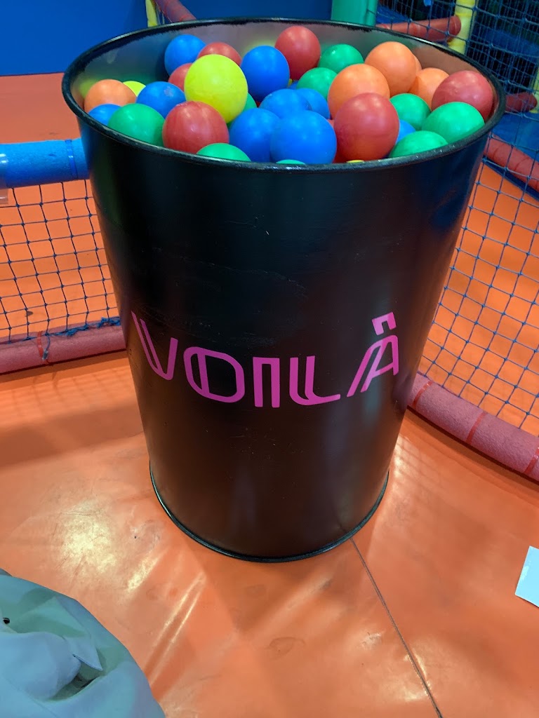 VOILA Cafeteria&Restautante — Comida y bebida