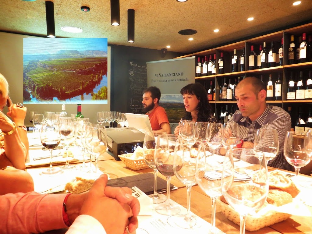 Restaurante La Tavina — Comida y bebida