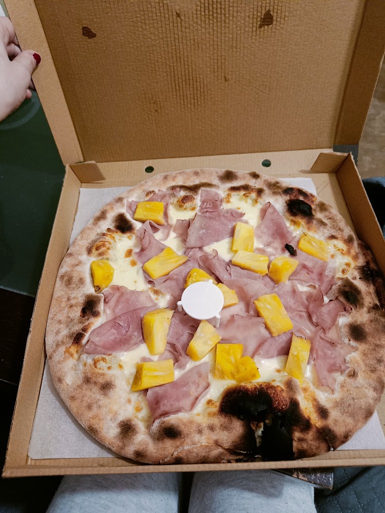 Pizzeria Restaurante Villareal +Pizza — Comida y bebida