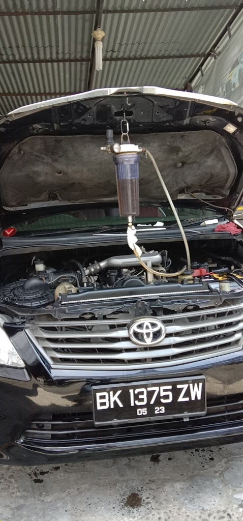 Zainal service mobil