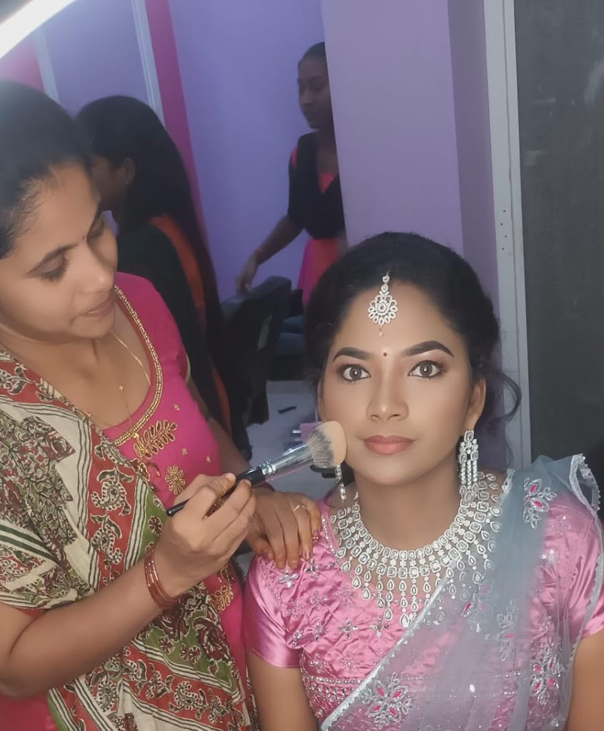 Rithu Beauty Parlour Aari Work Training Class