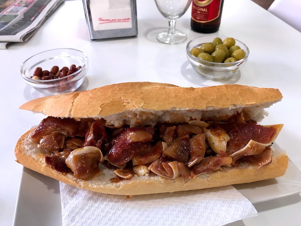 Cerveceria El Mussol — Comida y bebida