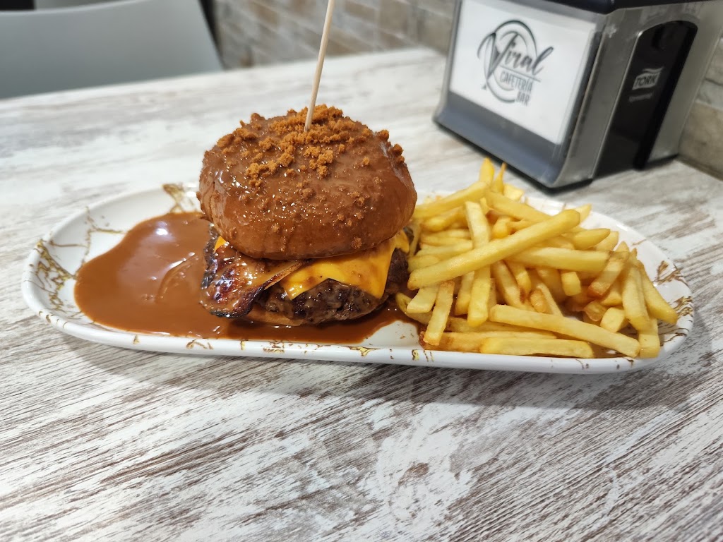 Bar Cafeteria Viral — Comida y bebida