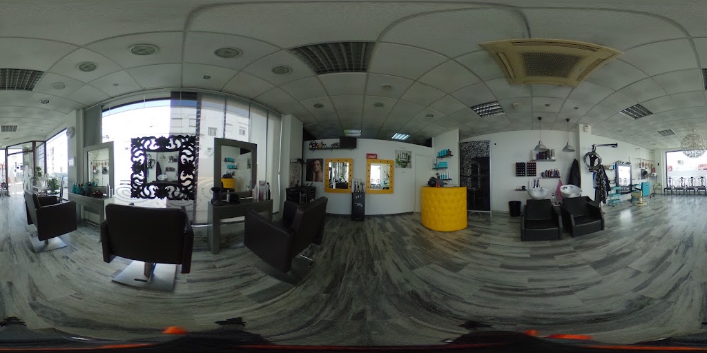 Juanma Nunez Peluqueros — Interior