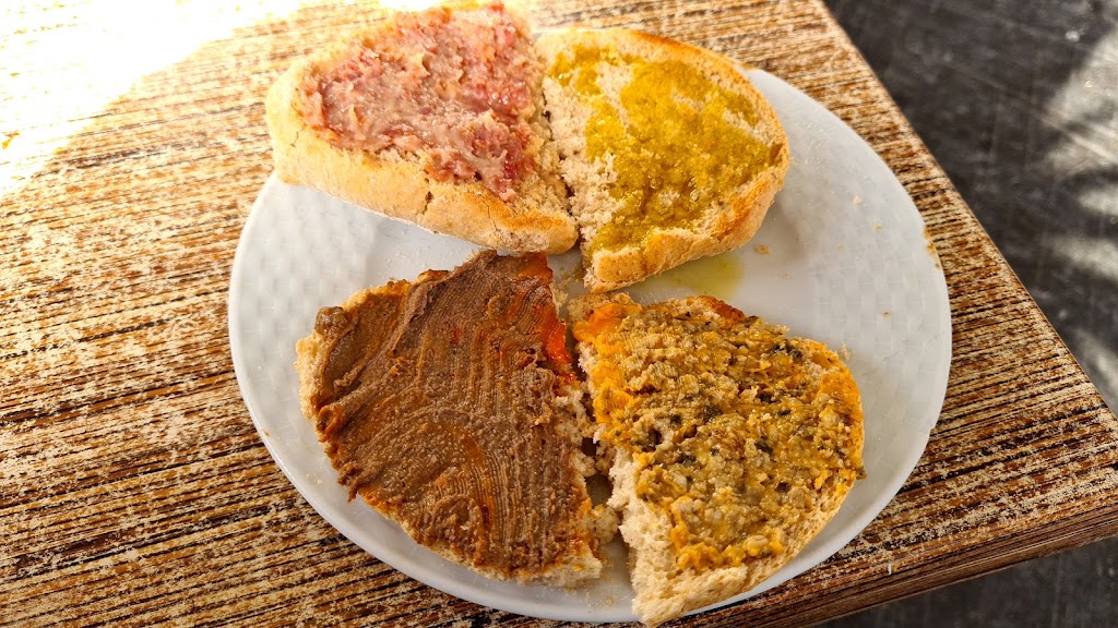 Bar Dali — Comida y bebida