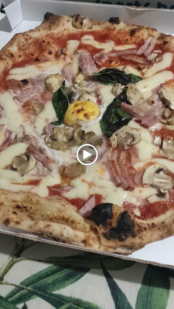 Sports Bar Italian FOOD — Comida y bebida