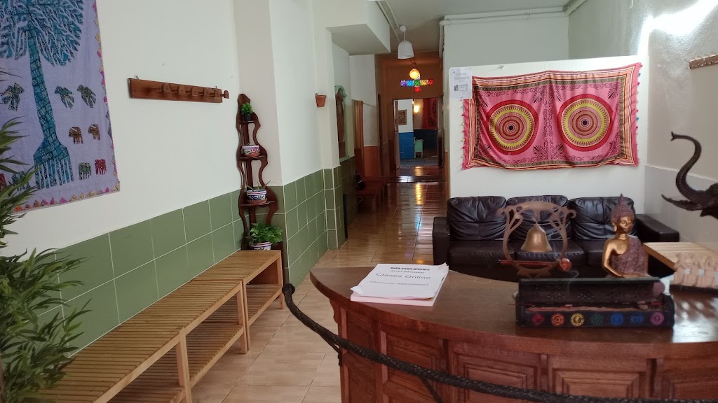 Sala de yoga y Pilates Isidro Surya Namaskar — Del propietario