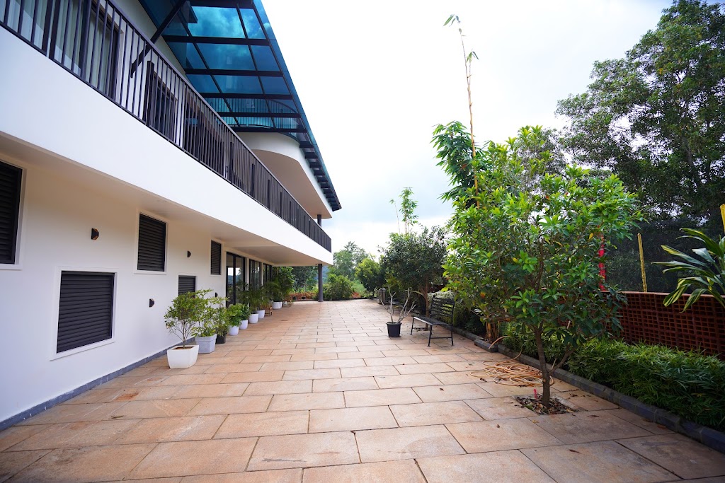 Lake Breeze Resorts