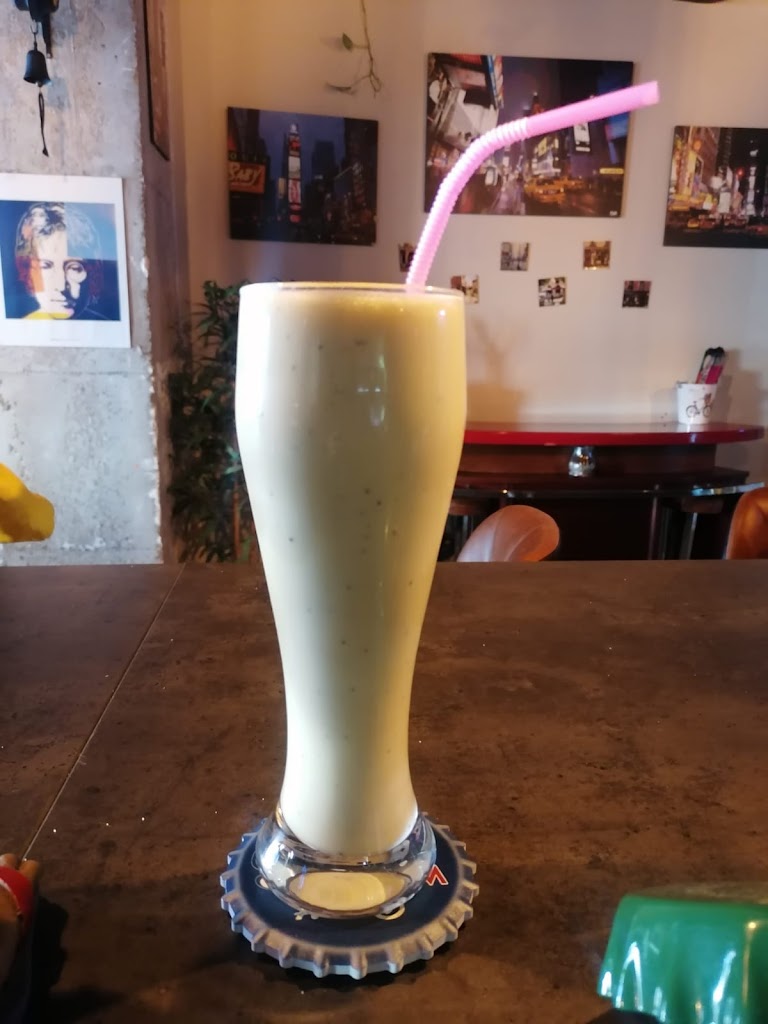 Vintage Coffee Bar — Comida y bebida