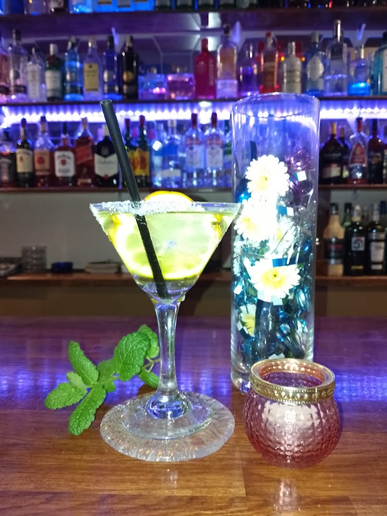 Geronimo Cocktail Shisha Lounge Bar — Comida y bebida