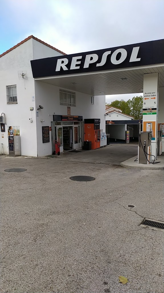 Estacion de Servicio Repsol — Exterior