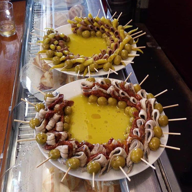 Bar Salsidu — Comida y bebida