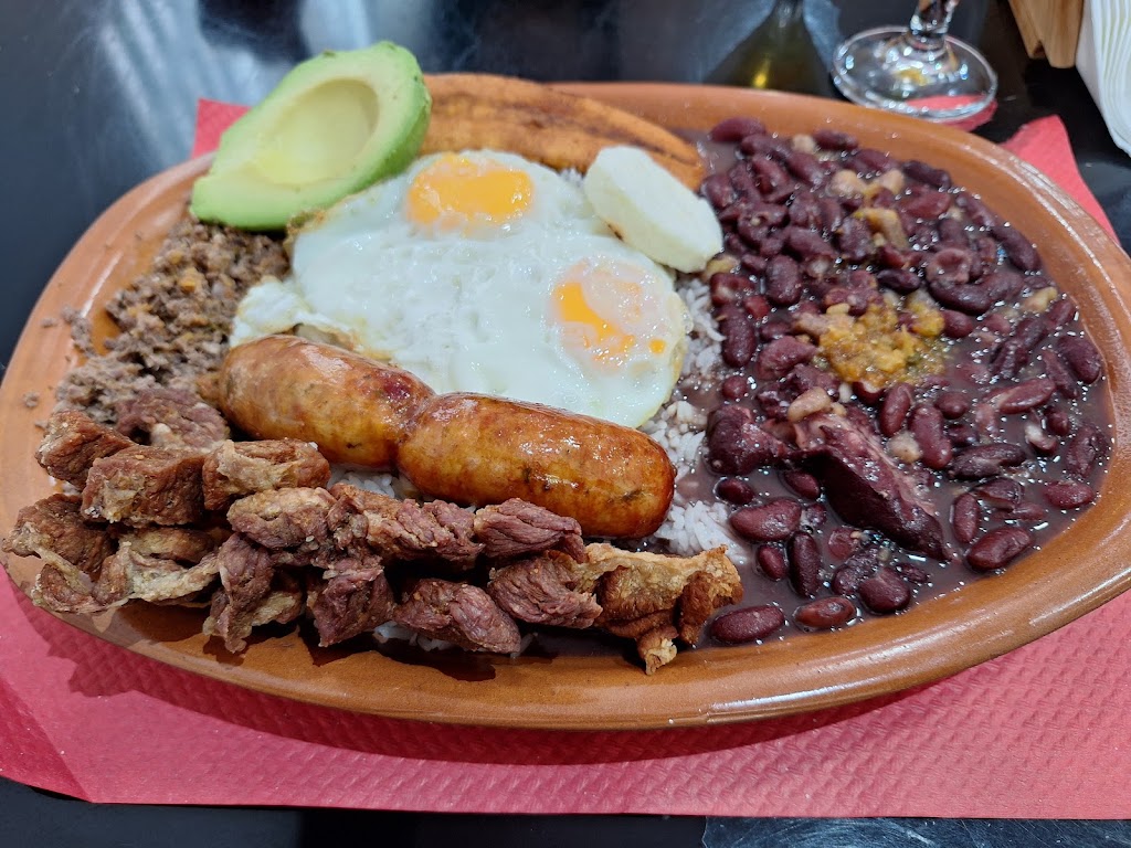 SOFIPAN PANADERIA Y RESTAURANTE COLOMBIANO MIJAS — Comida y bebida