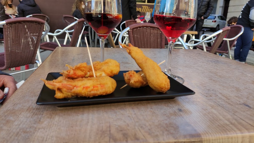 Bar Los Faroles — Comida y bebida