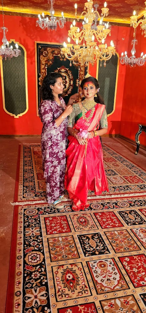 Likhi S Beauty Parlour