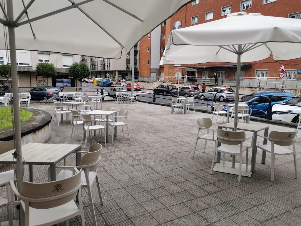Cafe Restaurante Adrian — Ambiente