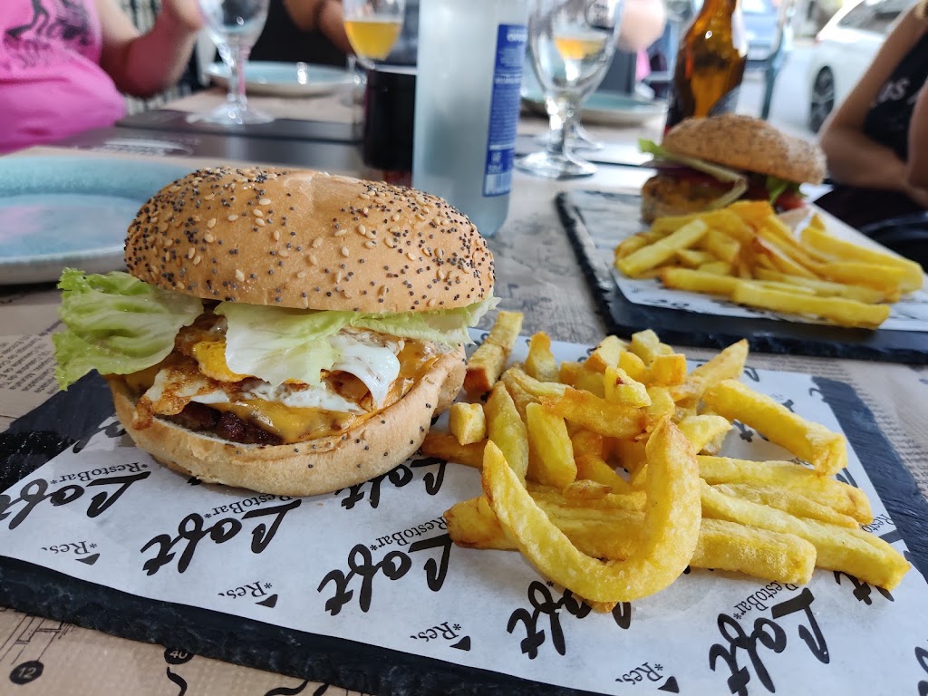 El Loft Restobar — Comida y bebida