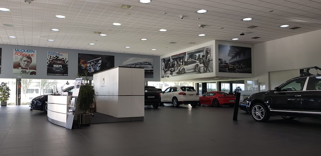 Centro Porsche Pamplona — Interior