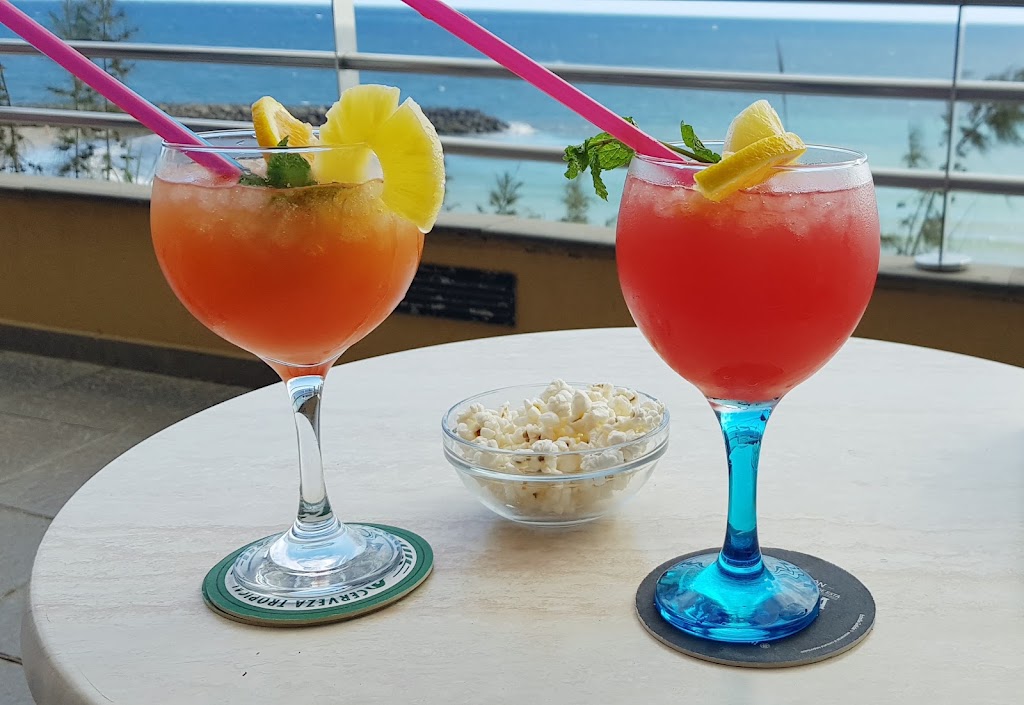 Blue Ocean Cafe — Comida y bebida