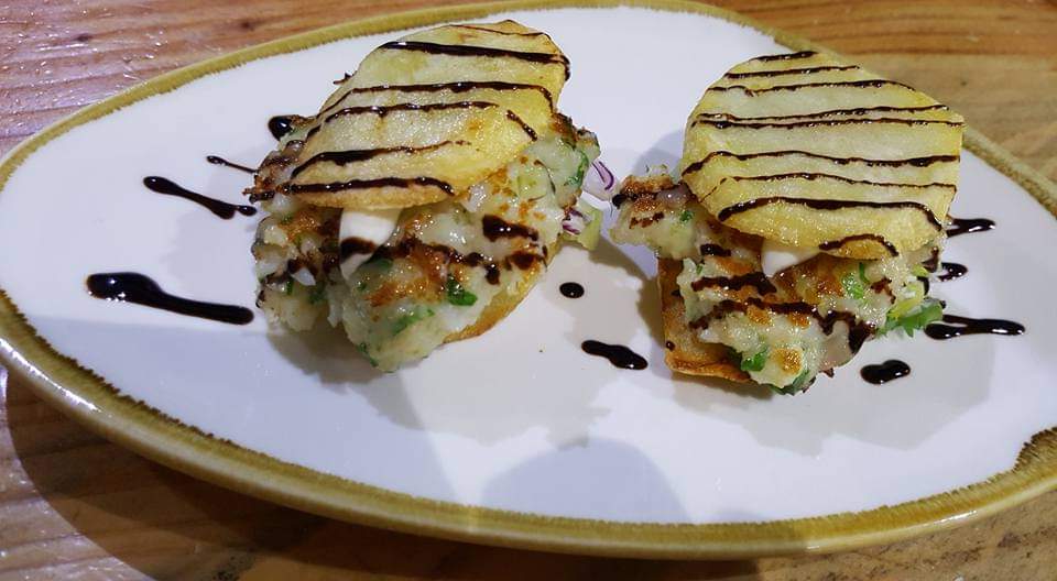 Bodegon Marino Periky — Comida y bebida