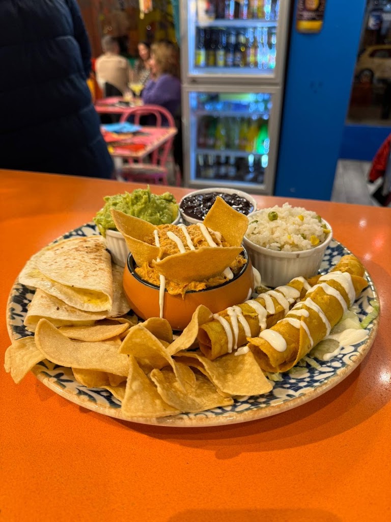 Restaurante La Revancha — Comida y bebida