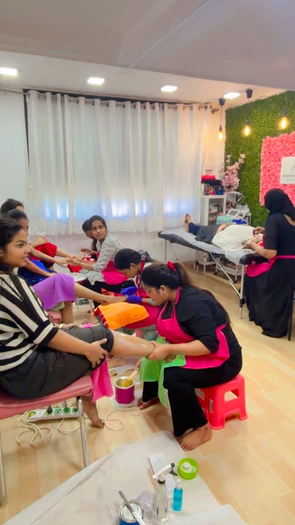 The Salon Expert Academy Beauty School Hair Academy Beautician Course Beauty Hair Course Salon Management Course