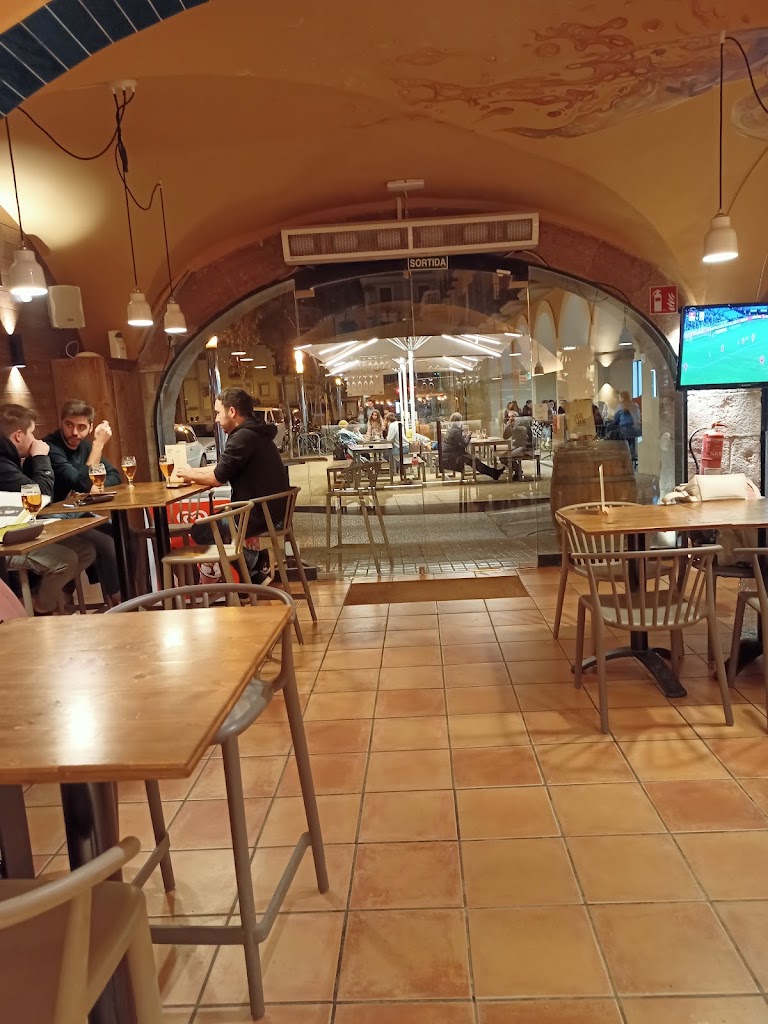 Tank, la birra i els entrepans de Banyoles — Ambiente