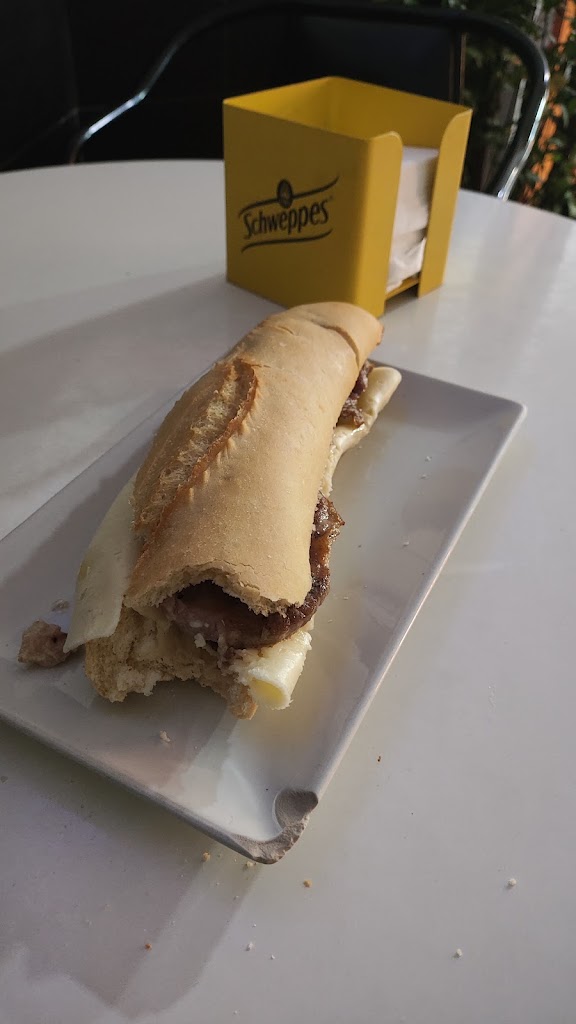 Cafe bar D.abajo bar — Comida y bebida