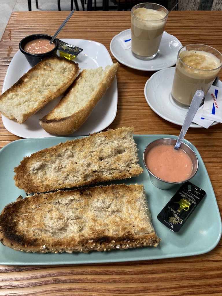 Taberna Titho's — Comida y bebida