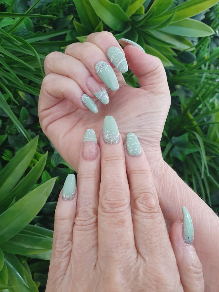 Martinica hair nails and beauty salon — Manicura