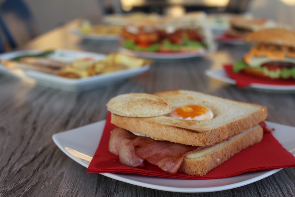 El Barko Benicassim — Comida y bebida