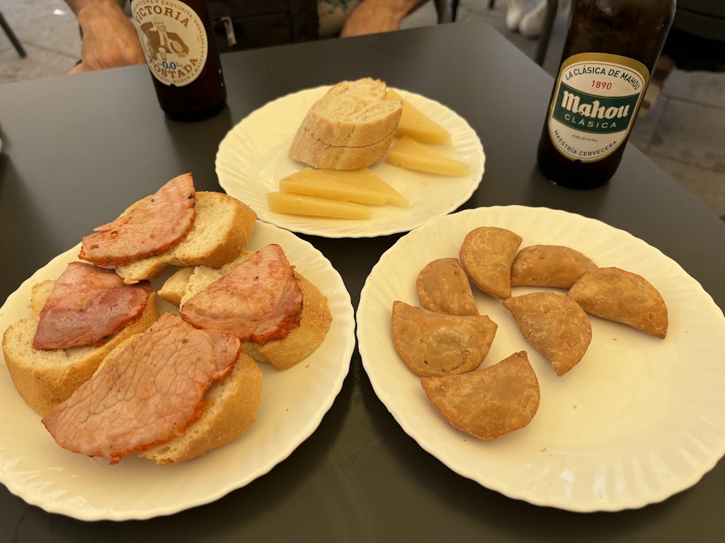 Bar El tapeo de Pinto — Comida y bebida