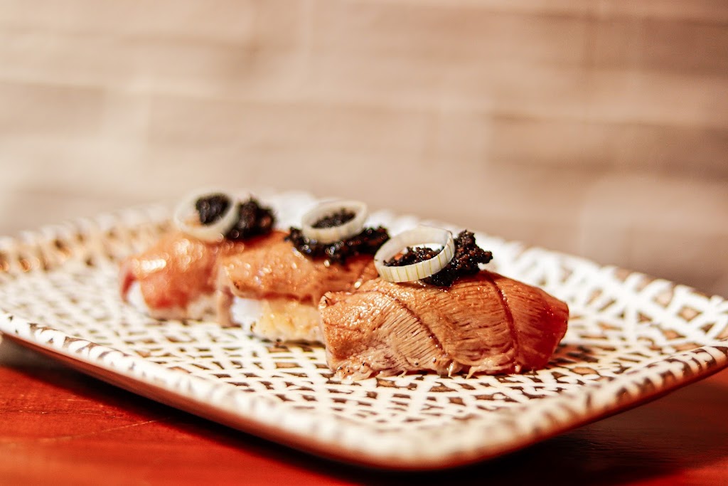 Ronda 14. Restaurante fusion peruano y cocina nikkei en Pozuelo de Alarcon — Comida y bebida