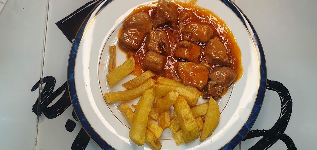 Claudia cafe bar — Comida y bebida