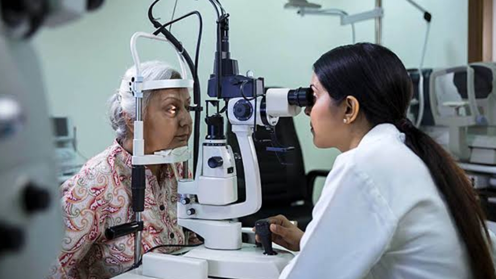 Dr Ridhima Rawat Best Eye Specialist In Agra Best Eye Doctor In Agra Eye Surgeon In Agra Cataract Eye Flu Retina