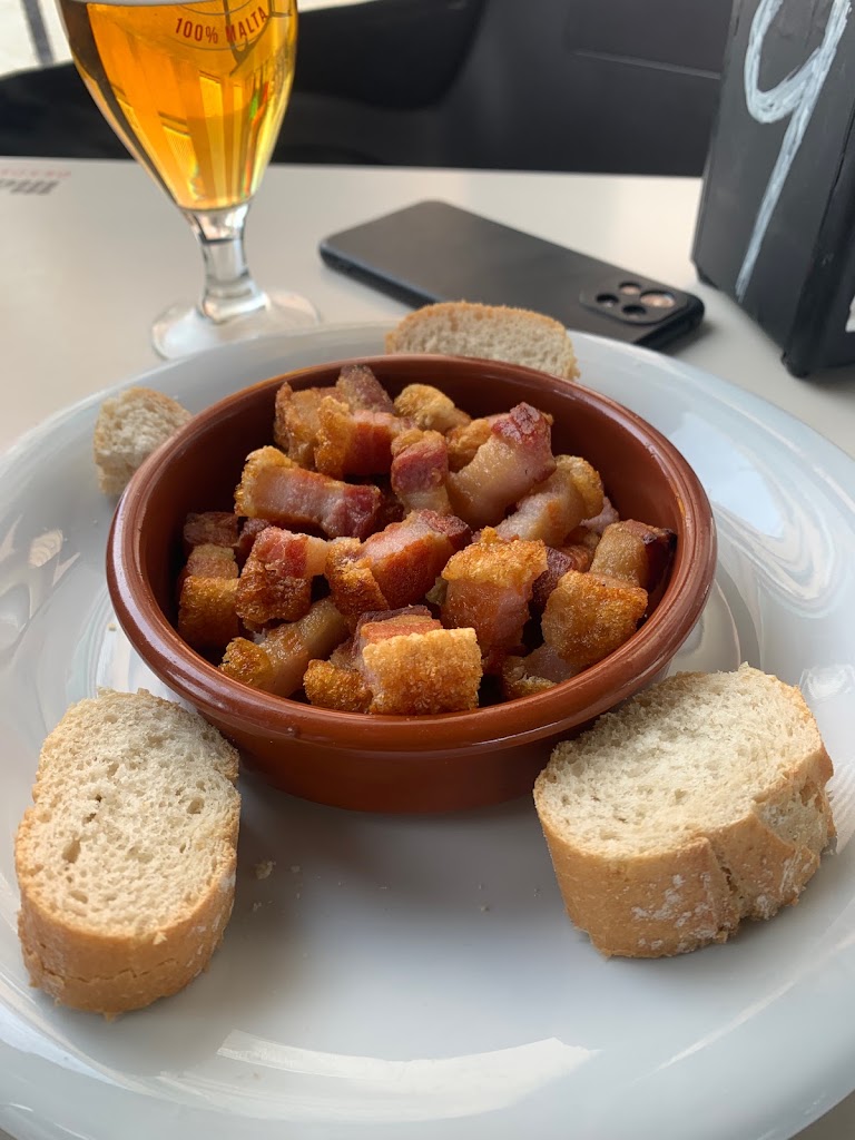 El Dorado Tapas Bar — Comida y bebida