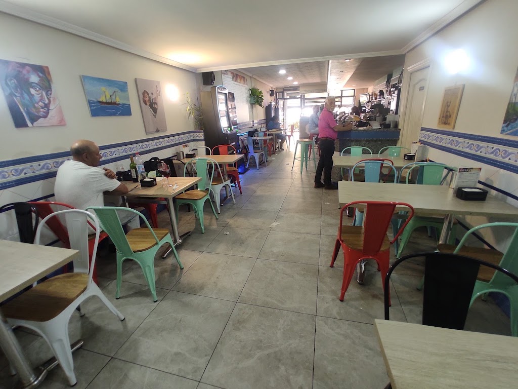 Cafe Bar Dali — Ambiente
