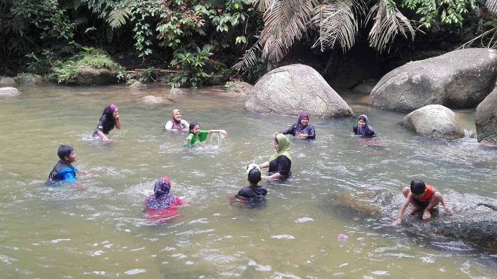 Burmese Pool. Kolam Renang Batu Besar. Taiping