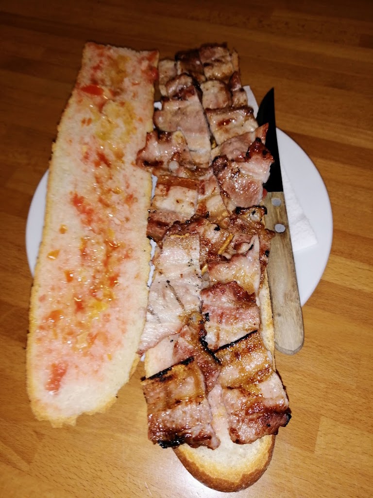 Bar Restaurant La Cantonada — Comida y bebida