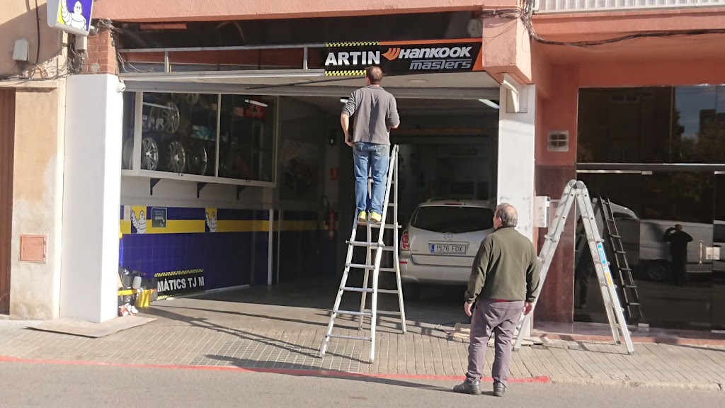 Confortauto Neumaticos TyJ Martin — Exterior