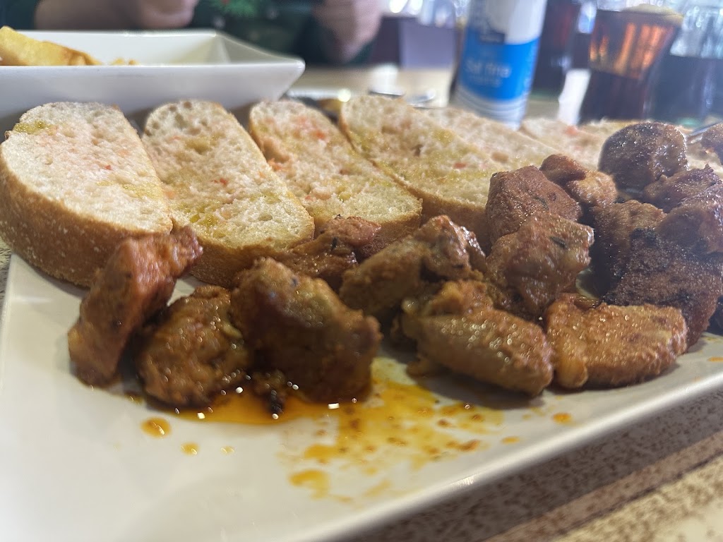 El Leon de la Tapa — Comida y bebida