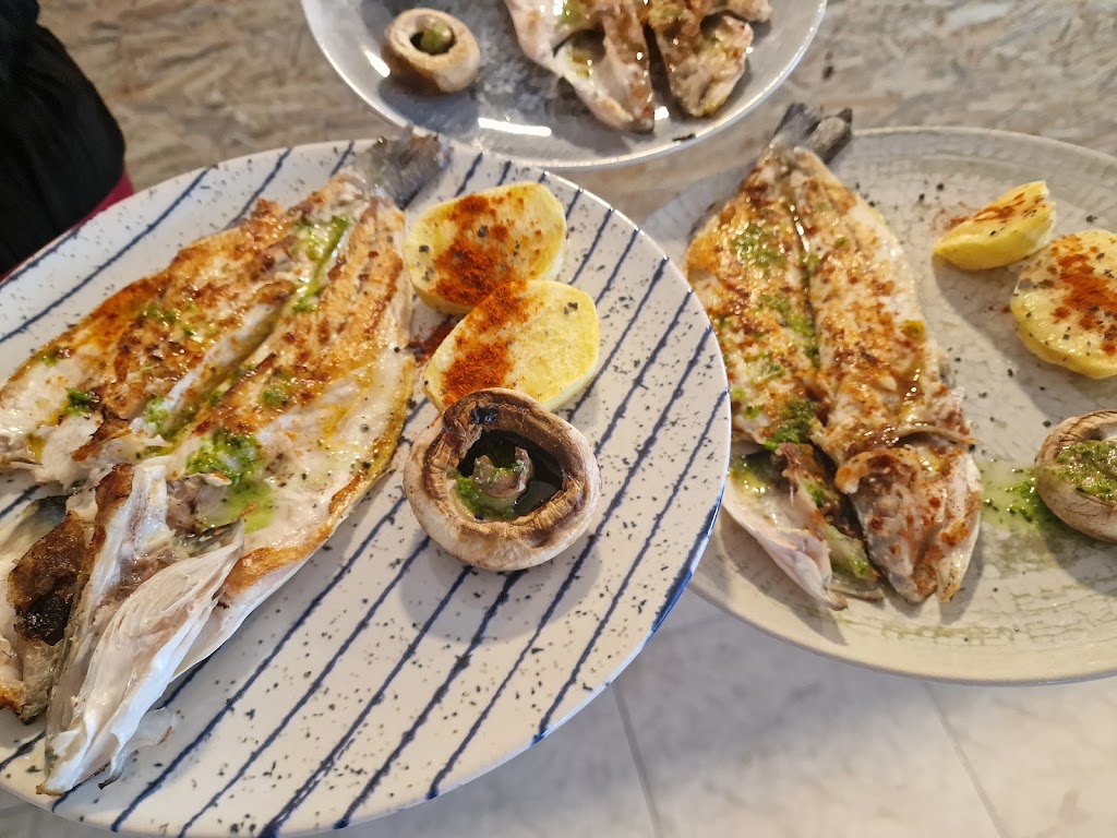 Bar Cafeteria Cova Mar — Comida y bebida